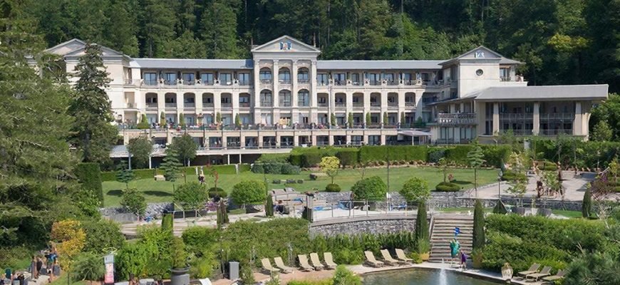 Коралловый риф гостеприимства: Почему корпус «Коралл» остается флагманом медицинского туризма в Адлере