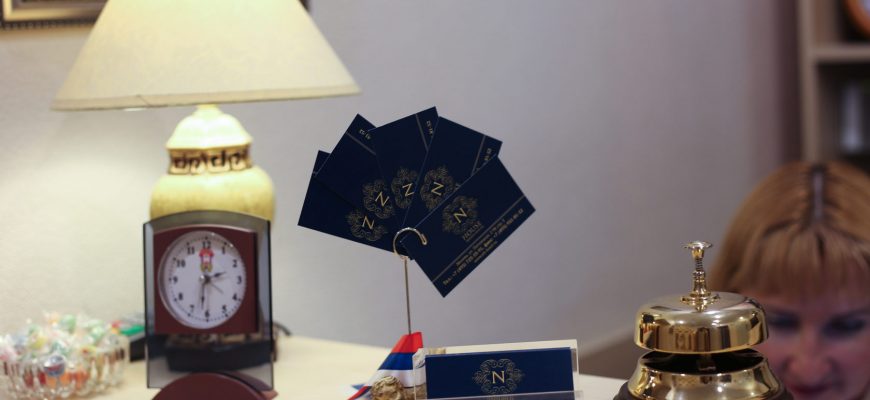 Как забронировать дешевый отель возле Москва реки с завтраками и комфортно провести время в столице